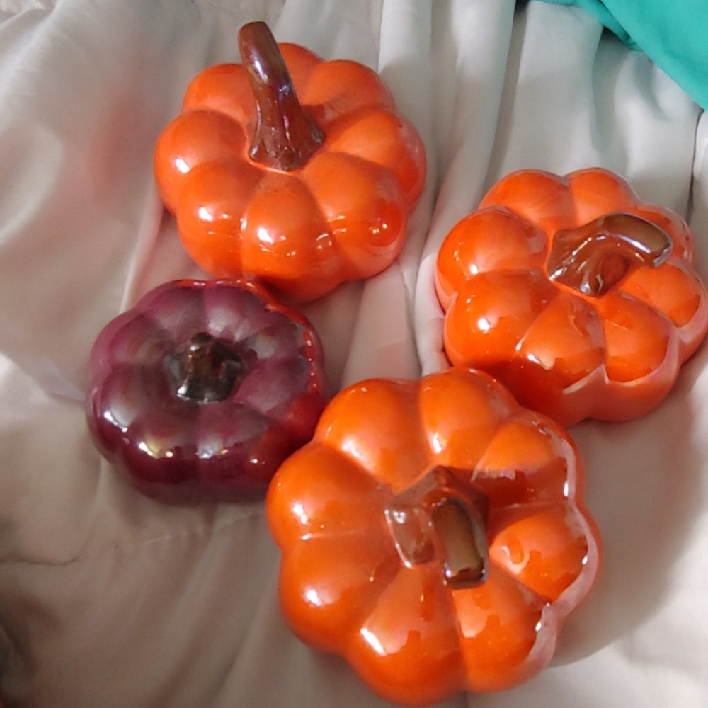3 med orange and 1 small purple pumpkin